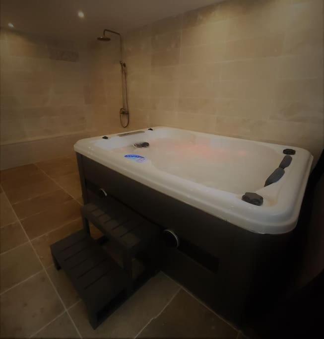 Nalan Orrygeois, Spa, Sauna, Proche Asterix Экстерьер фото